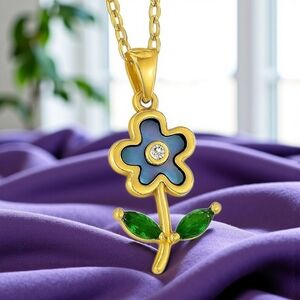 🆕️ 18K Gold Plated Dainty Flower Necklace 🌿 Abalone Shell Sparkling Zirconia